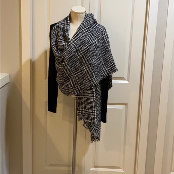 Cashmere Houndstooth Wrap Sweater - Picture 8 of 8